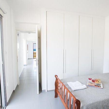 Jenny Villa 23 Polis Room photo