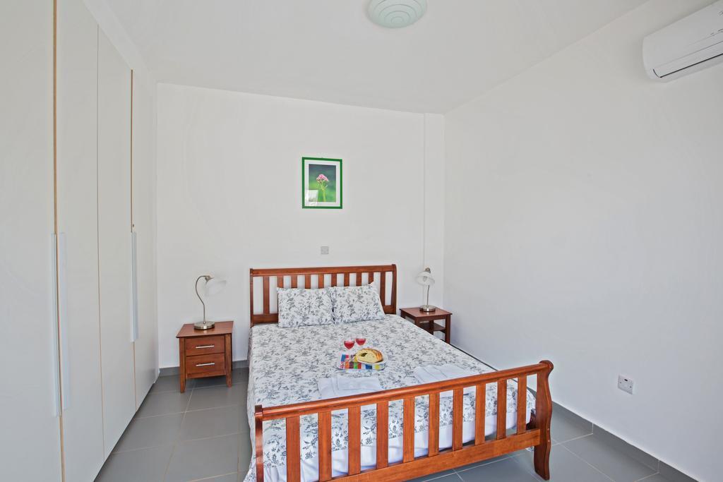 Jenny Villa 23 Polis Room photo