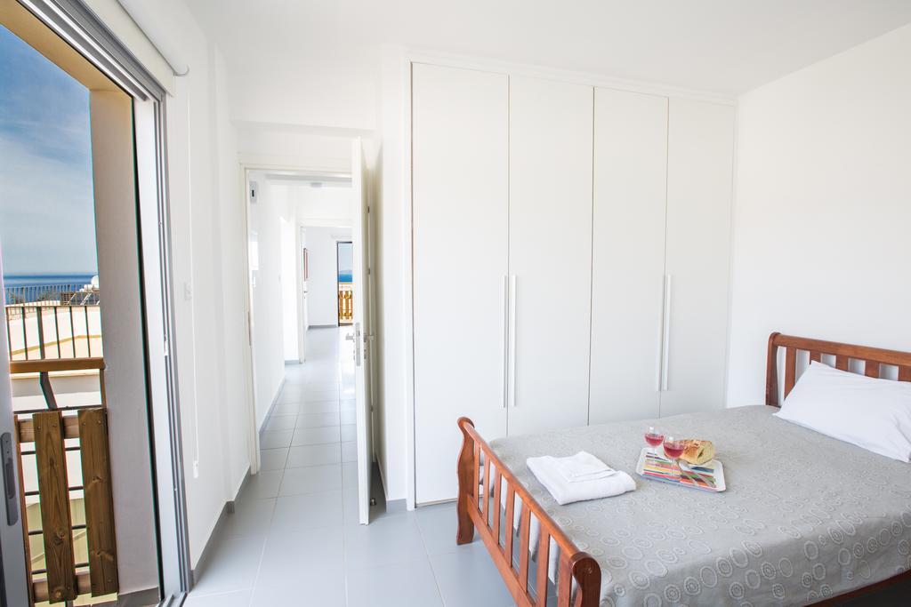 Jenny Villa 23 Polis Room photo