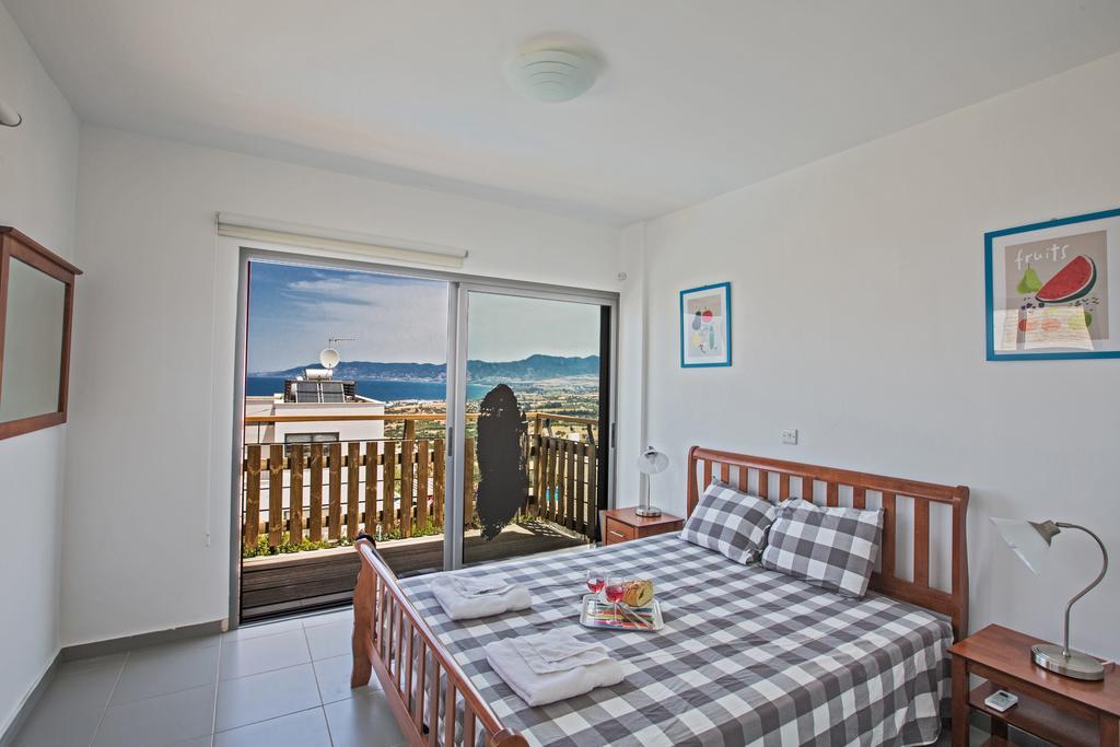 Jenny Villa 23 Polis Room photo
